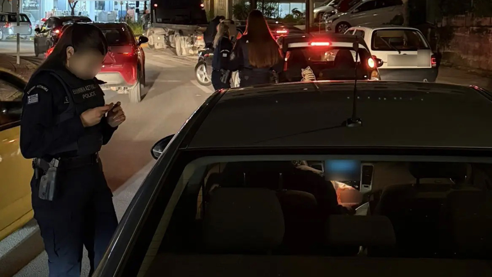 ΕΛ.ΑΣ.: Στο στόχαστρο το Ίλιον, γερανός σήκωσε αυτοκίνητα   